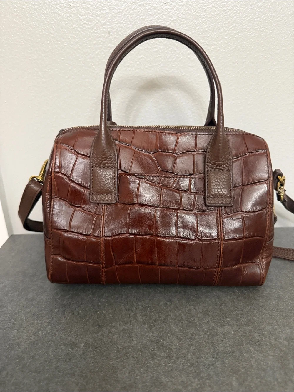 Preloved Fossil embossed leather satchel crossbody bag. Vintage
